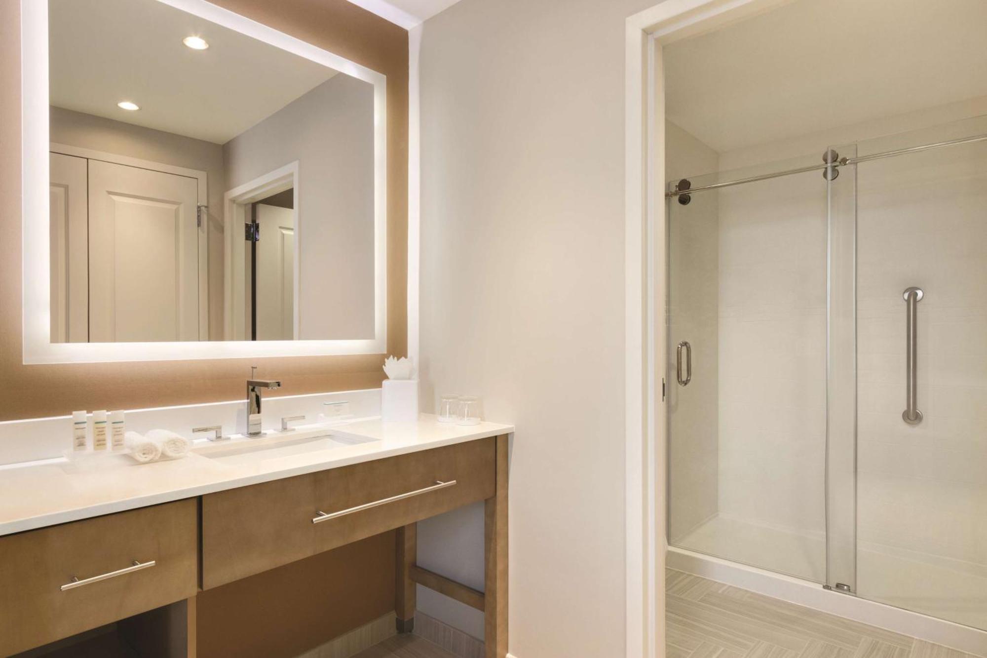 Homewood Suites By Hilton Calgary Downtown Exterior photo