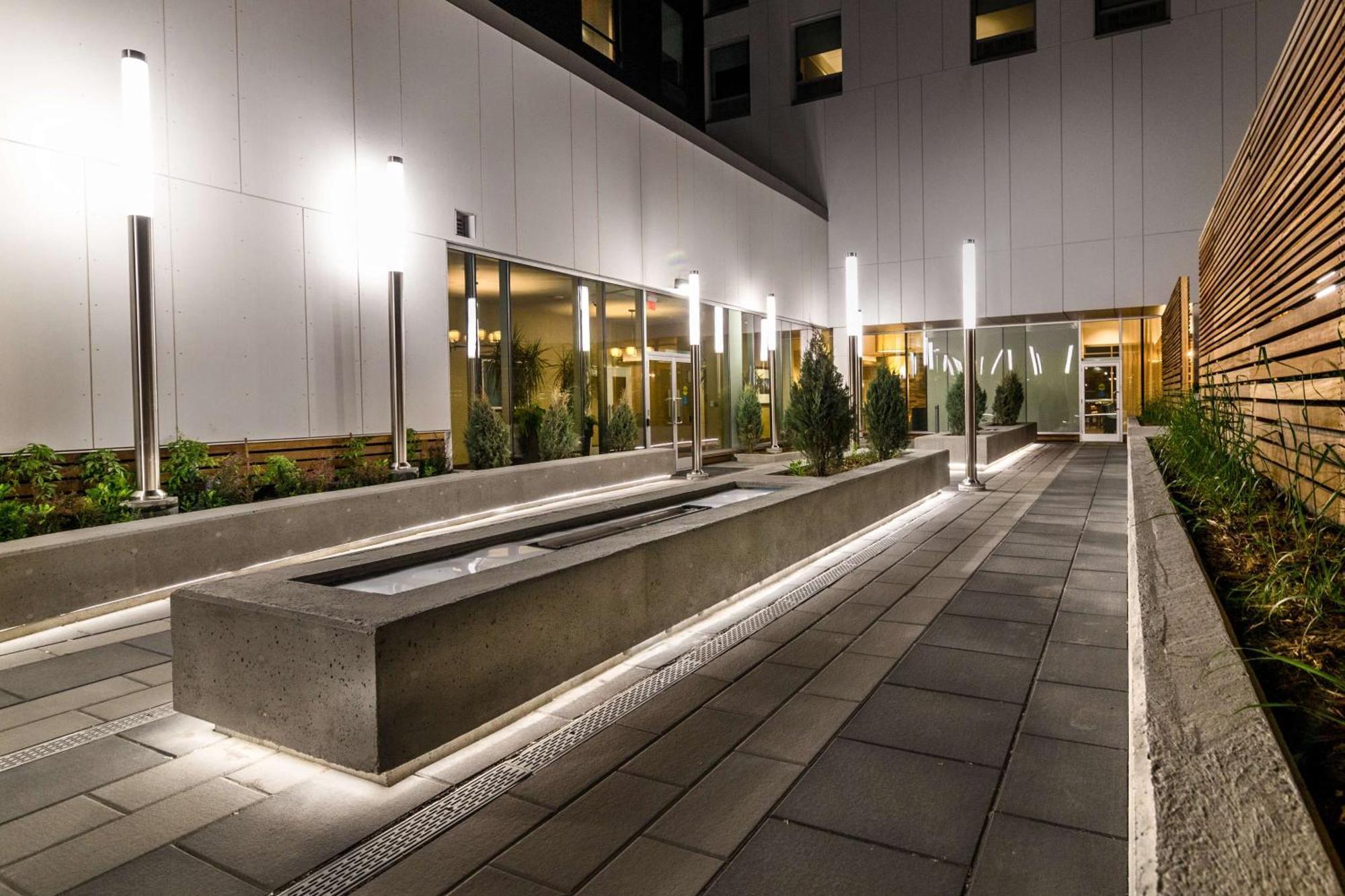 Homewood Suites By Hilton Calgary Downtown Exterior photo